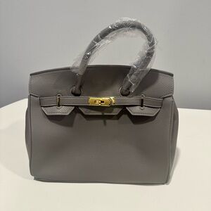 Elegant Gray Handbag/Purse